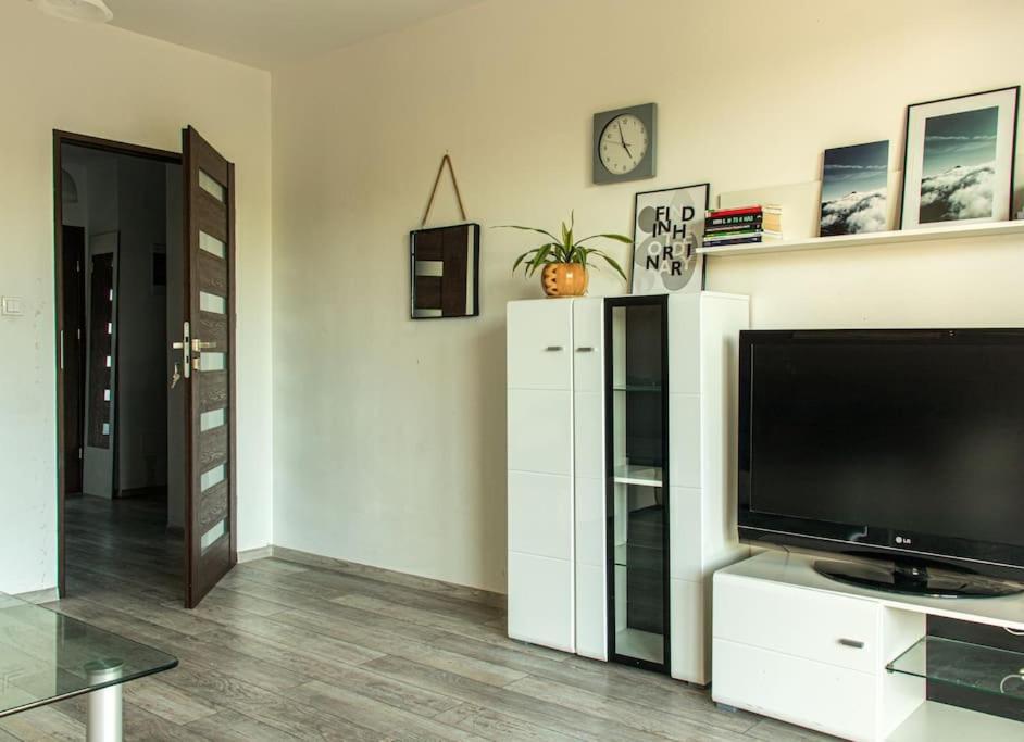 Apartment 50M2 With A Large Living Room, Bedroom, Balcony And Free Private Parking Gdansk Dış mekan fotoğraf